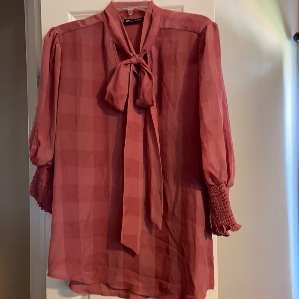 Rose blouse with bow